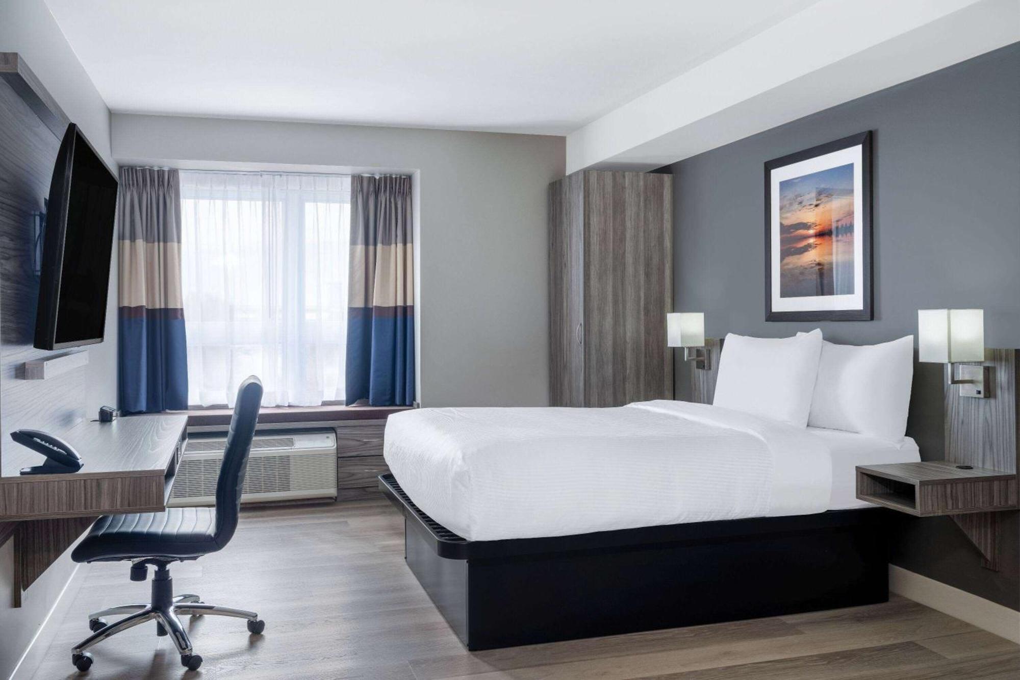 Microtel Inn & Suites By Wyndham Kanata Ottawa West Exterior photo